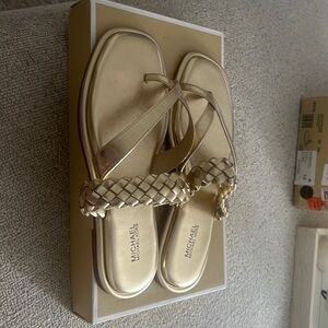 Mkors sandal gold.  Size 7